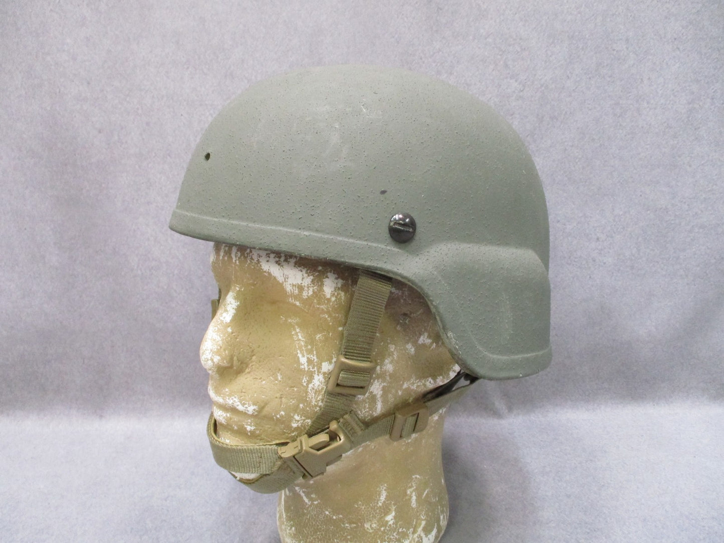 ACH Advanced Combat Helmet Size Medium Foliage Green w/ Pads Chinstrap Ballistic