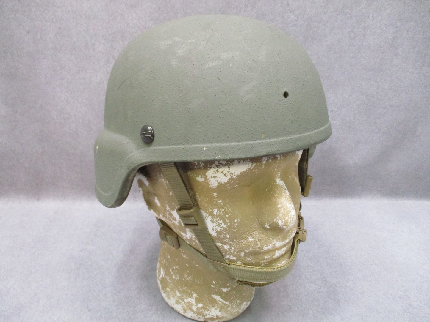 ACH Advanced Combat Helmet Size Medium Foliage Green w/ Pads Chinstrap Ballistic