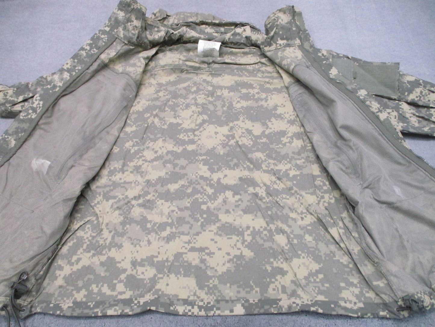 US Military Gen III Layer 5 Soft Shell Jacket UCP Digital Camo Medium Regular