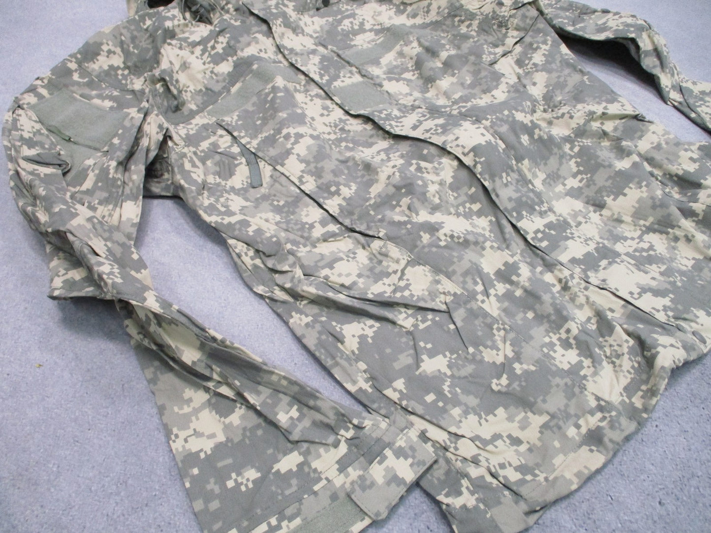 US Military Gen III Layer 5 Soft Shell Jacket UCP Digital Camo Medium Regular