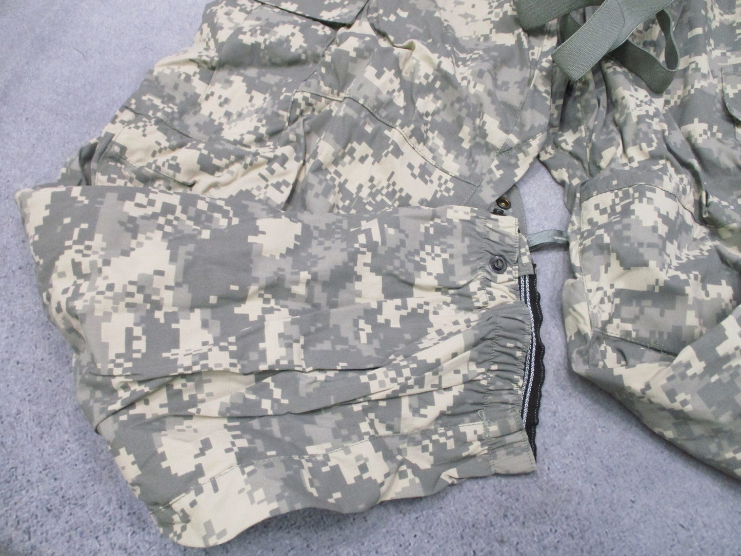 US Military Gen III Soft Shell Trousers UCP Digital Camo Medium Reg w/ Suspender
