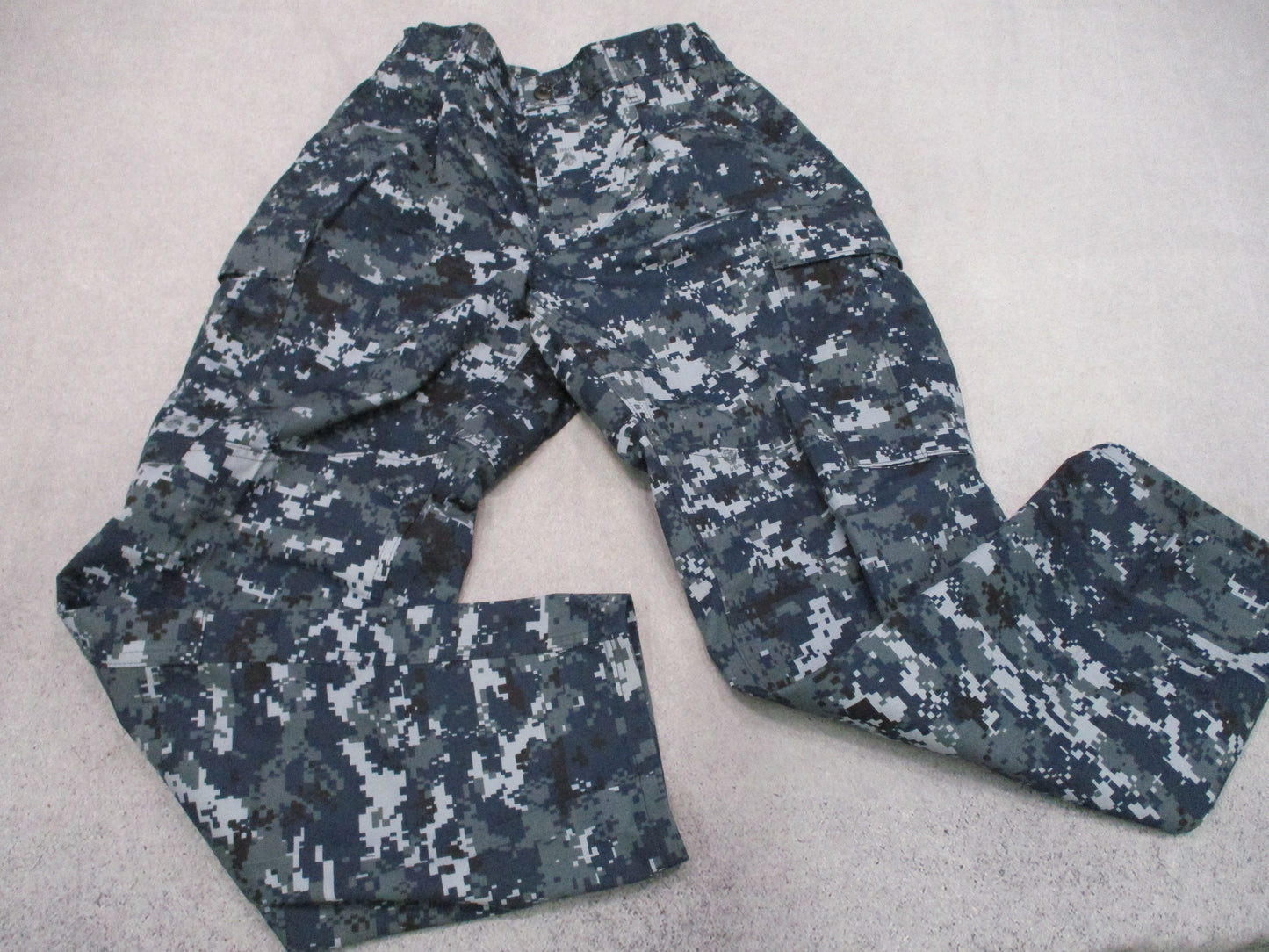 US Navy NWU Type I Working Trousers Digital Camo Small Short ReadyOne Industries