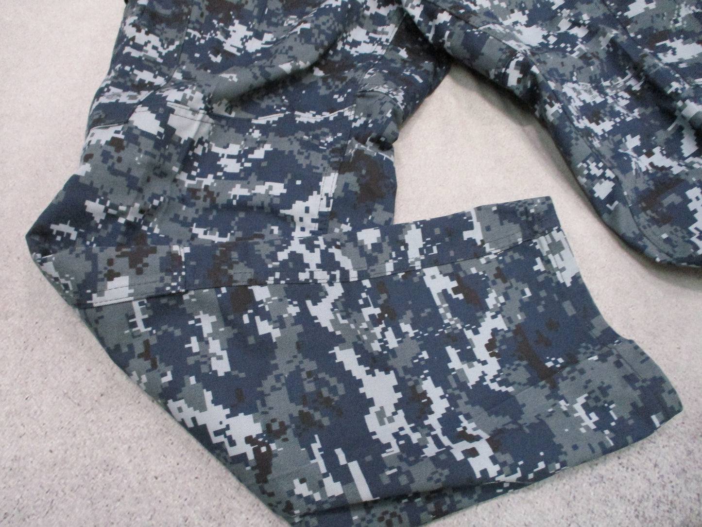 US Navy NWU Type I Working Trousers Digital Camo Small Short ReadyOne Industries