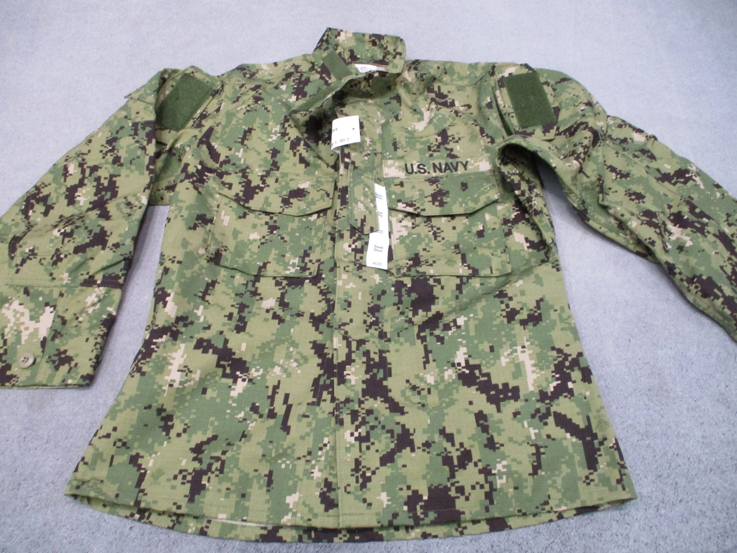 US Navy NWU Type III Blouse Small Short AOR2 Digital Camo NSN 8405-01-574-0280