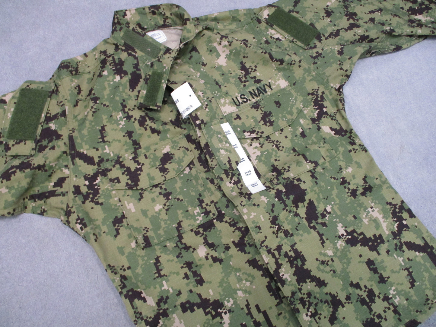 US Navy NWU Type III Blouse Small Short AOR2 Digital Camo NSN 8405-01-574-0280