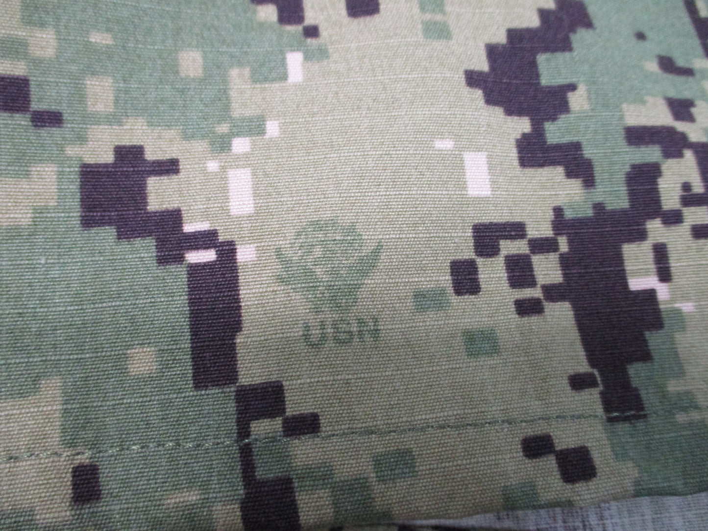 US Navy NWU Type III Blouse Small Short AOR2 Digital Camo NSN 8405-01-574-0280