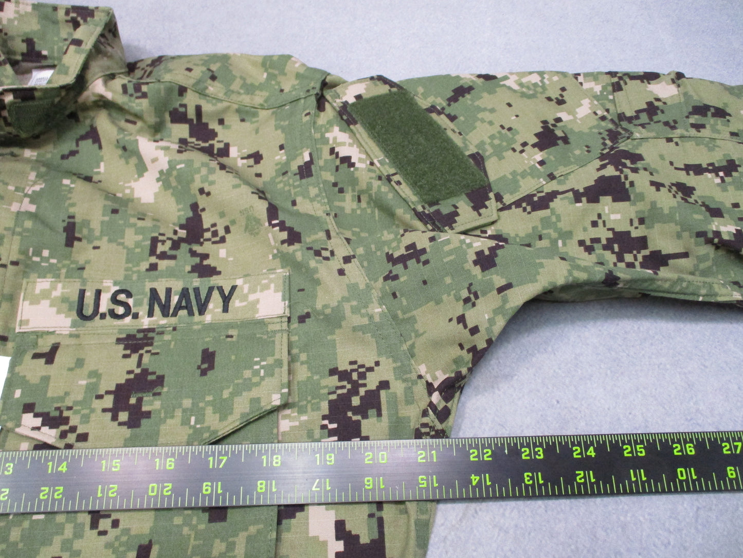 US Navy NWU Type III Blouse Small Short AOR2 Digital Camo NSN 8405-01-574-0280