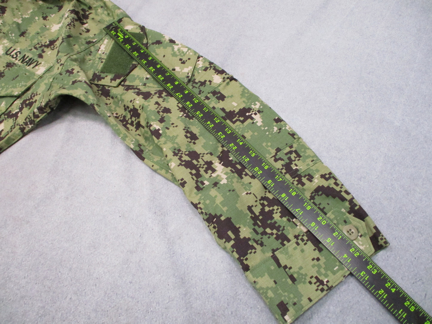 US Navy NWU Type III Blouse Small Short AOR2 Digital Camo NSN 8405-01-574-0280