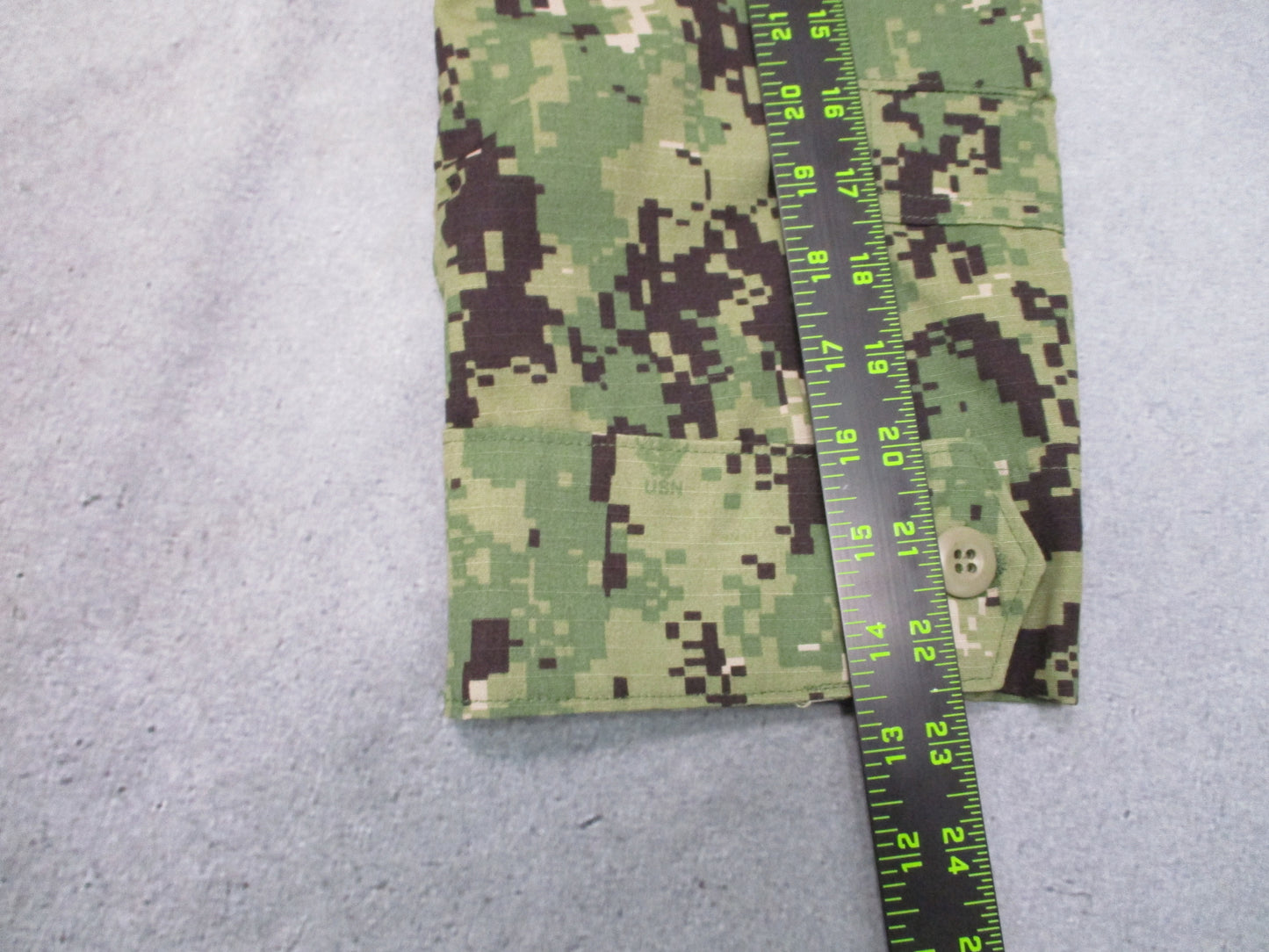 US Navy NWU Type III Blouse Small Short AOR2 Digital Camo NSN 8405-01-574-0280