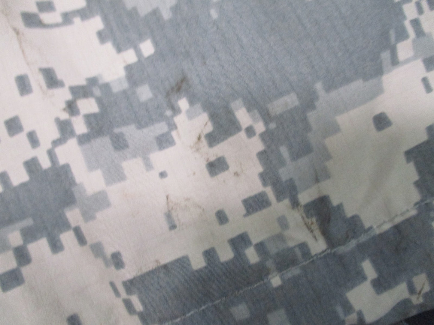USED ARMY ACU DIGITAL UCP GEN III LEVEL 6 COLD/WET JACKET MEDIUM/LONG GORE-TEX