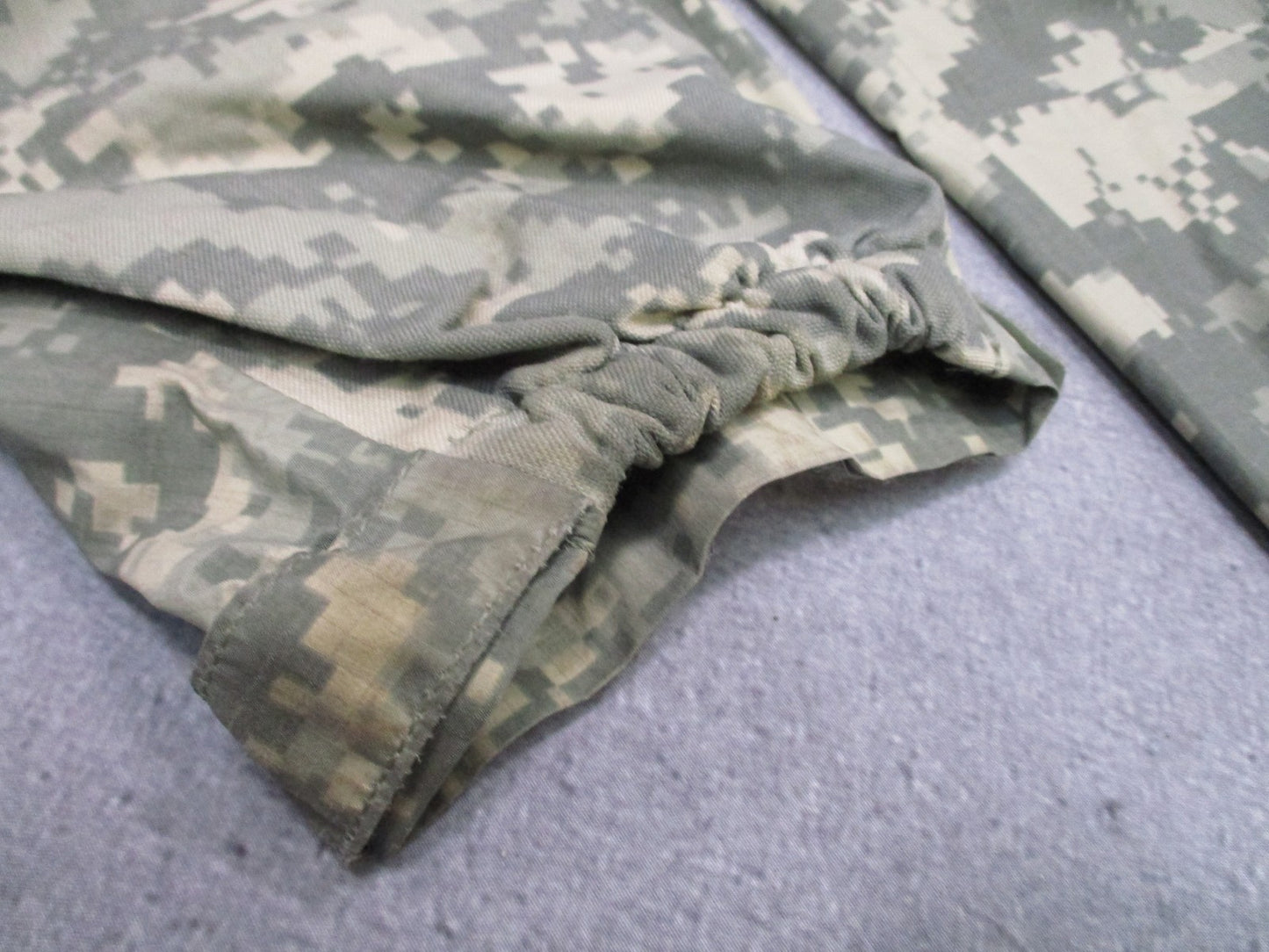 USED ARMY ACU DIGITAL UCP GEN III LEVEL 6 COLD/WET JACKET MEDIUM/LONG GORE-TEX