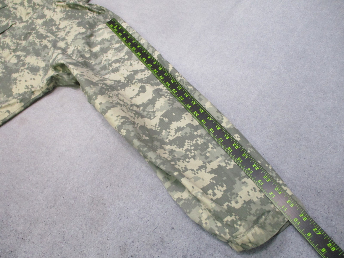 USED ARMY ACU DIGITAL UCP GEN III LEVEL 6 COLD/WET JACKET MEDIUM/LONG GORE-TEX