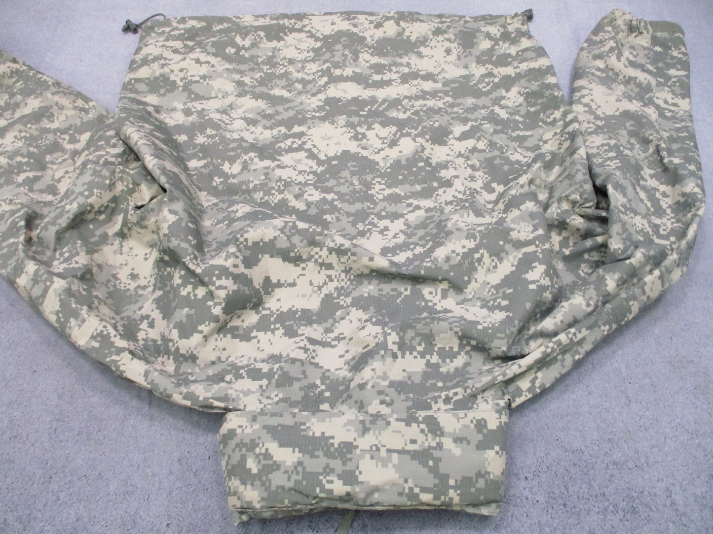 USED ARMY ACU DIGITAL UCP GEN III LEVEL 6 COLD/WET JACKET MEDIUM/LONG GORE-TEX