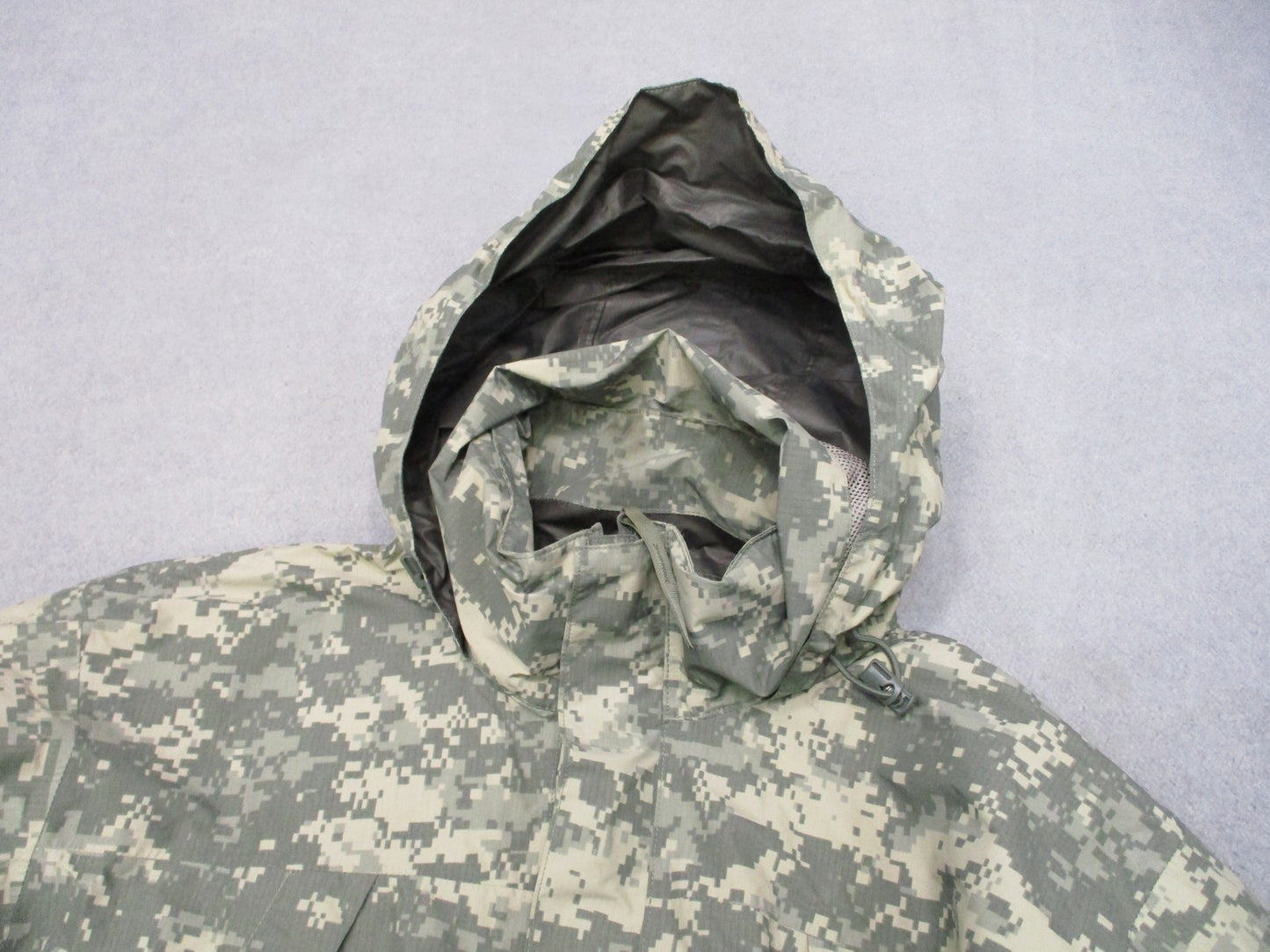 USED ARMY ACU DIGITAL UCP GEN III LEVEL 6 COLD/WET JACKET MEDIUM/LONG GORE-TEX