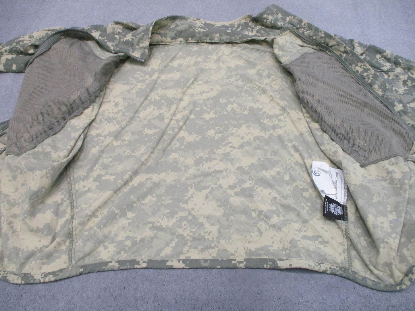 US Army GEN III ECWCS Wind Cold Weather Level 4 Jacket UCP Camo Medium Regular