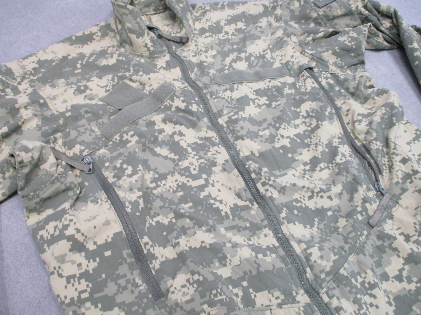 US Army GEN III ECWCS Wind Cold Weather Level 4 Jacket UCP Camo Medium Regular