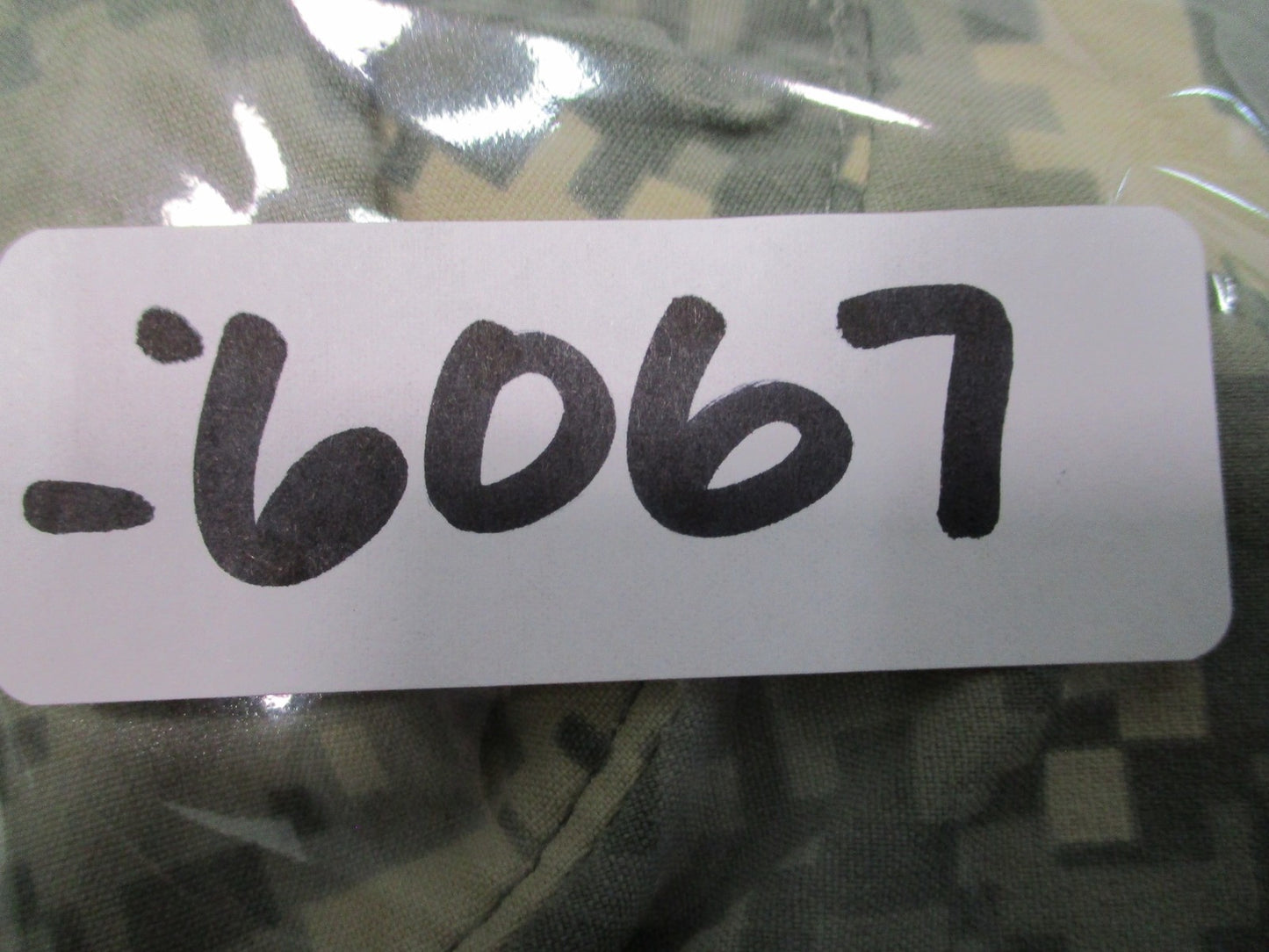 US Army GEN III ECWCS Wind Cold Weather Level 4 Jacket UCP Camo Medium Regular