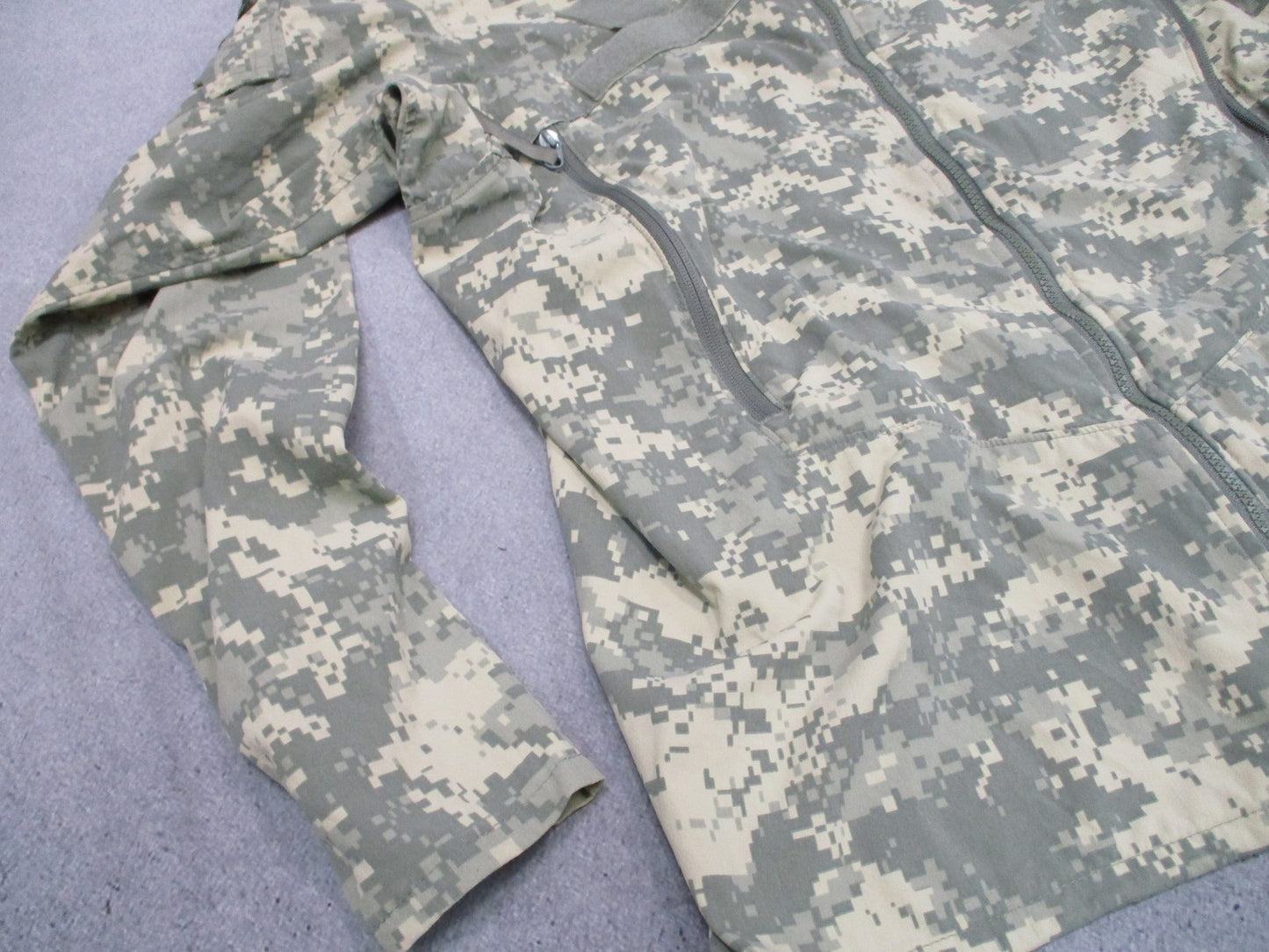 US Army GEN III ECWCS Wind Cold Weather Level 4 Jacket UCP Camo Medium Regular
