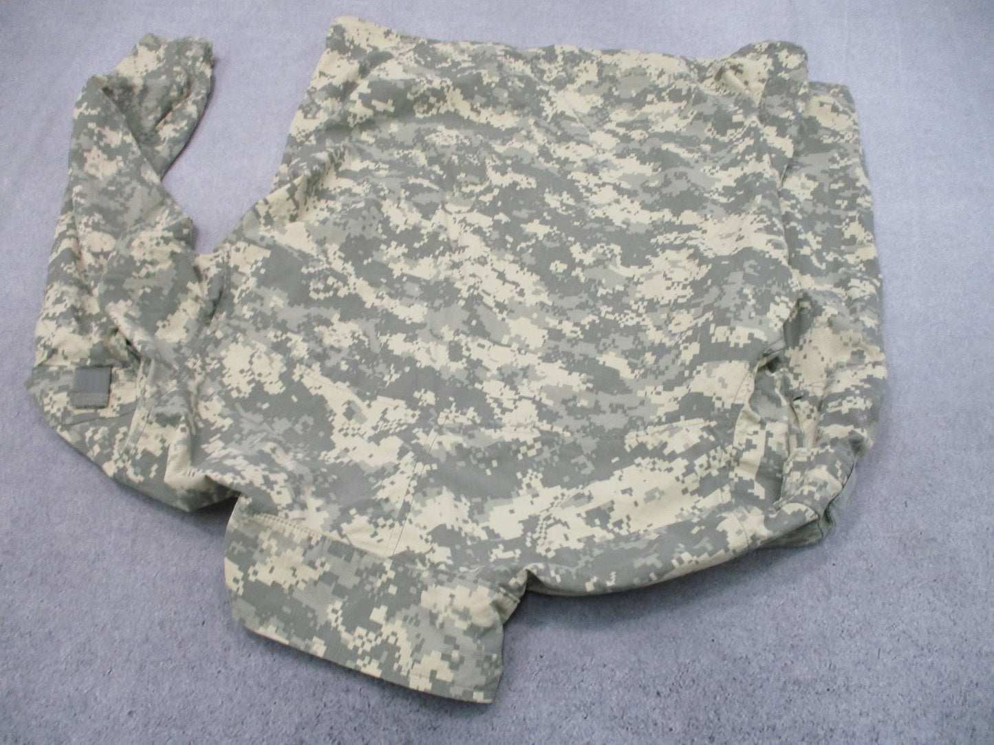 US Army GEN III ECWCS Wind Cold Weather Level 4 Jacket UCP Camo Medium Regular