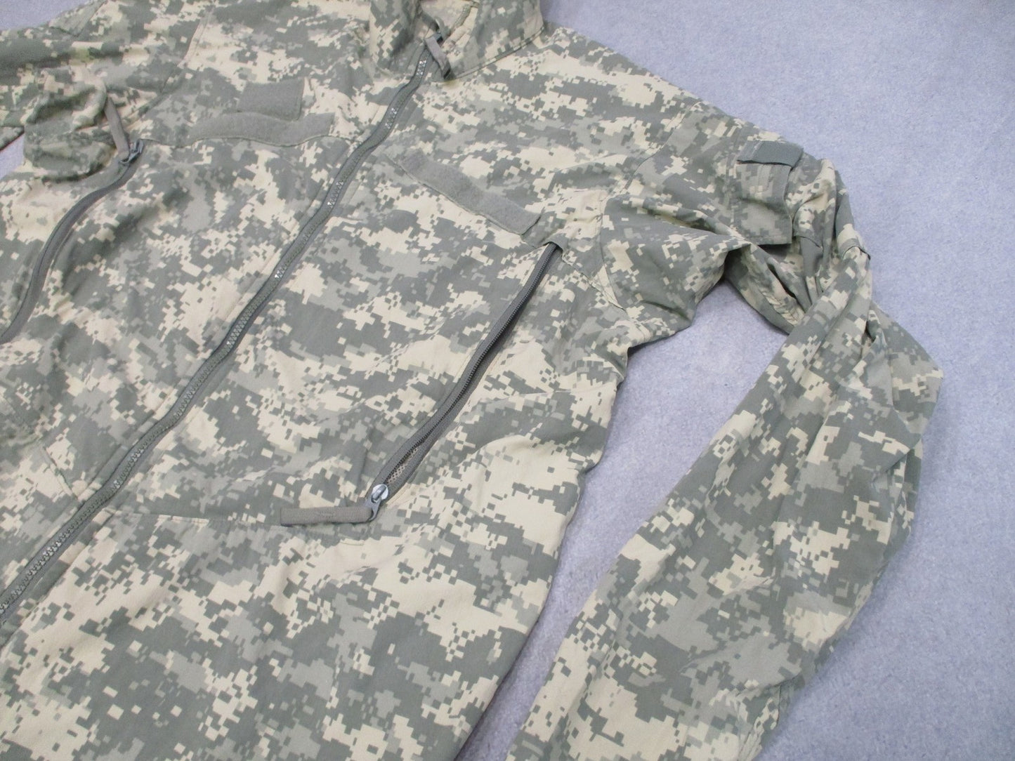 US Army GEN III ECWCS Wind Cold Weather Level 4 Jacket UCP Camo Medium Regular