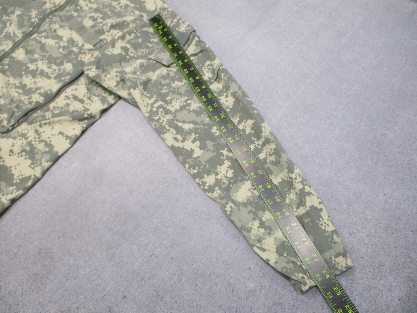 US Army GEN III ECWCS Wind Cold Weather Level 4 Jacket UCP Camo Medium Regular