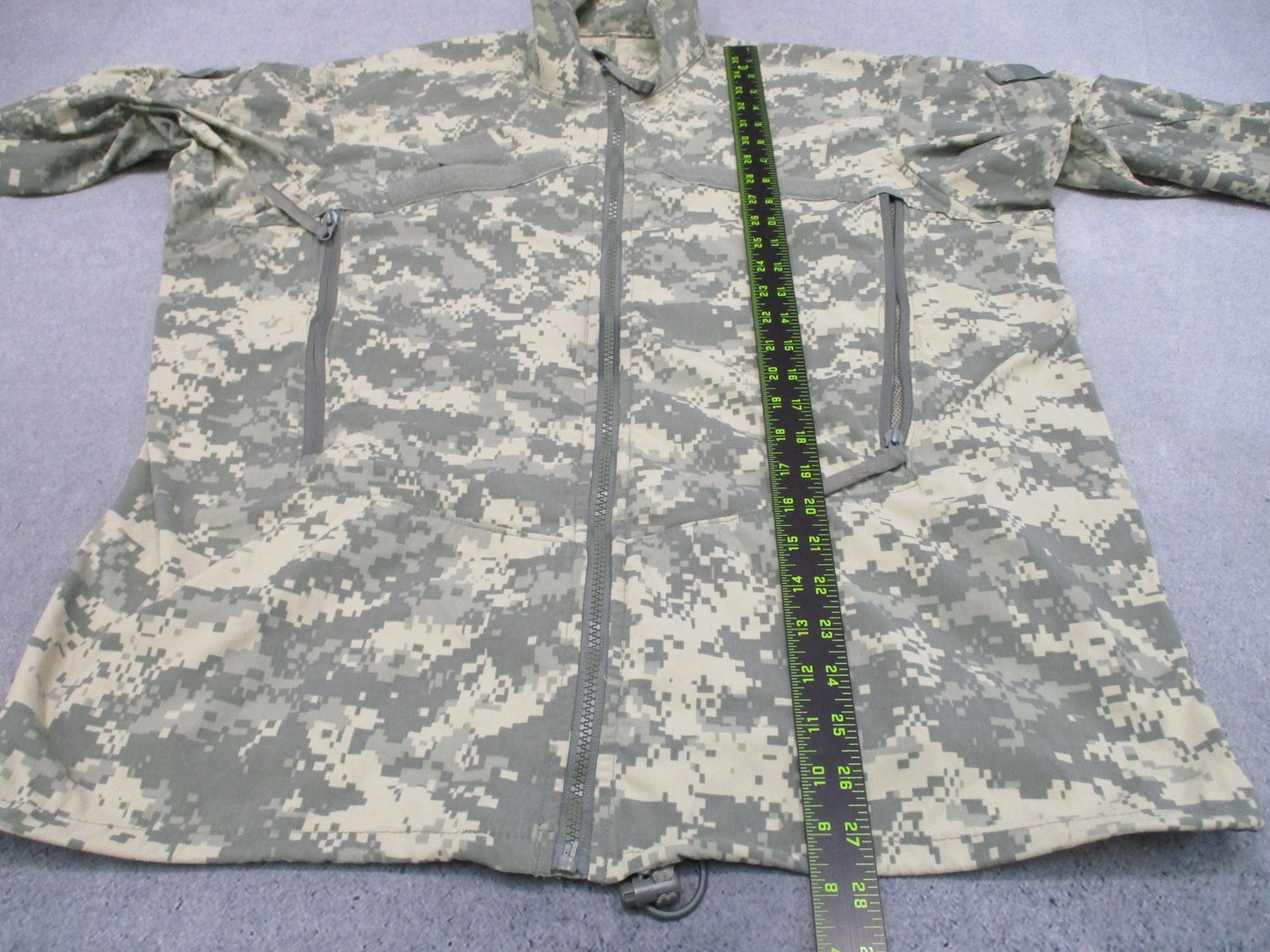 US Army GEN III ECWCS Wind Cold Weather Level 4 Jacket UCP Camo Medium Regular