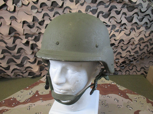 US Military PASGT Helmet medium Woodland Camo 4th Infantry Division Patch 8063