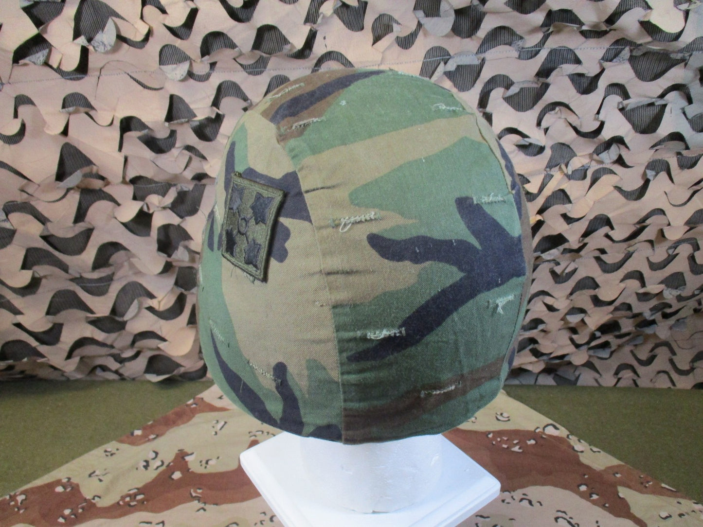 US Military PASGT Helmet medium Woodland Camo 4th Infantry Division Patch 8063