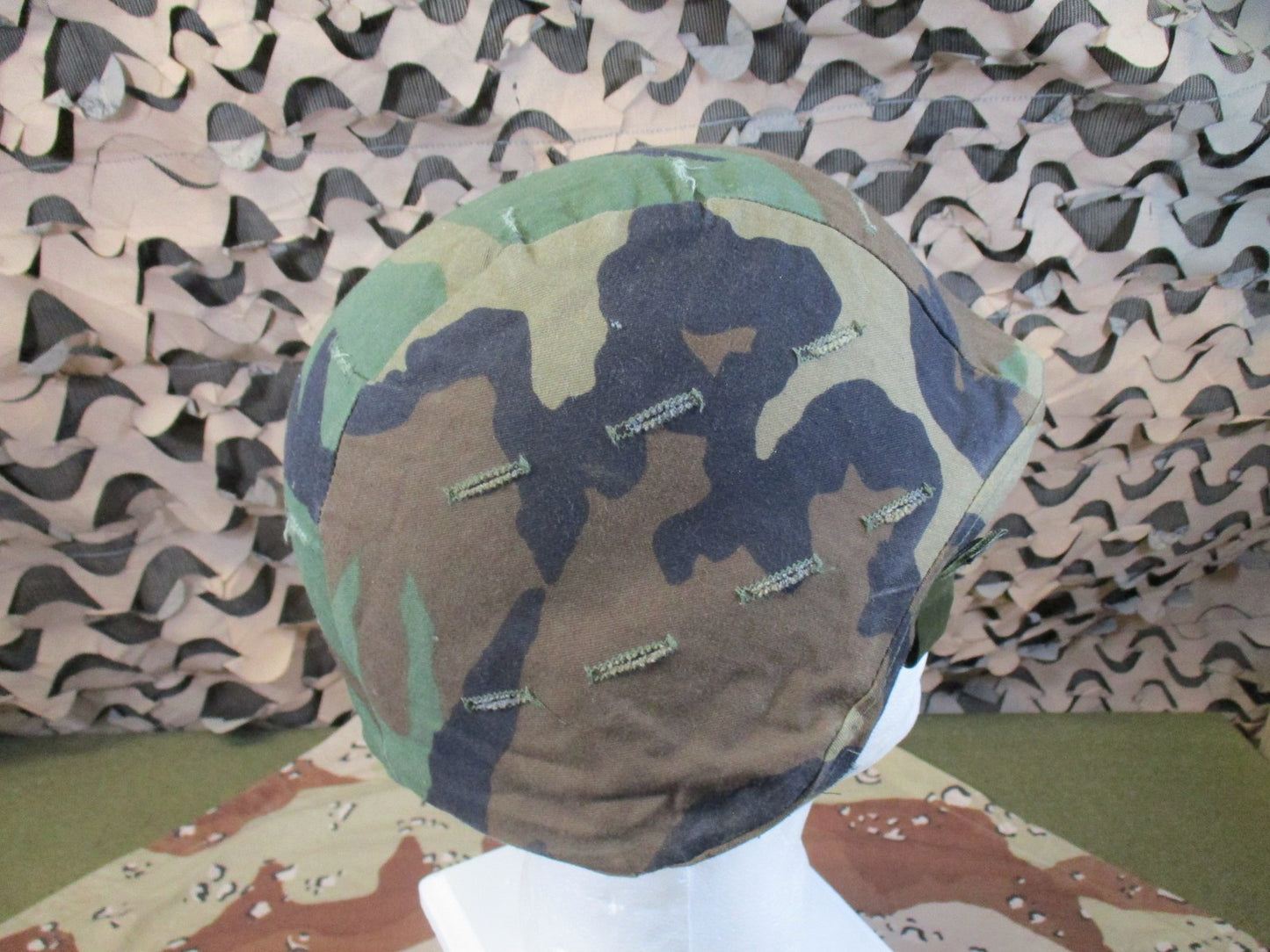 US Military PASGT Helmet medium Woodland Camo 4th Infantry Division Patch 8063