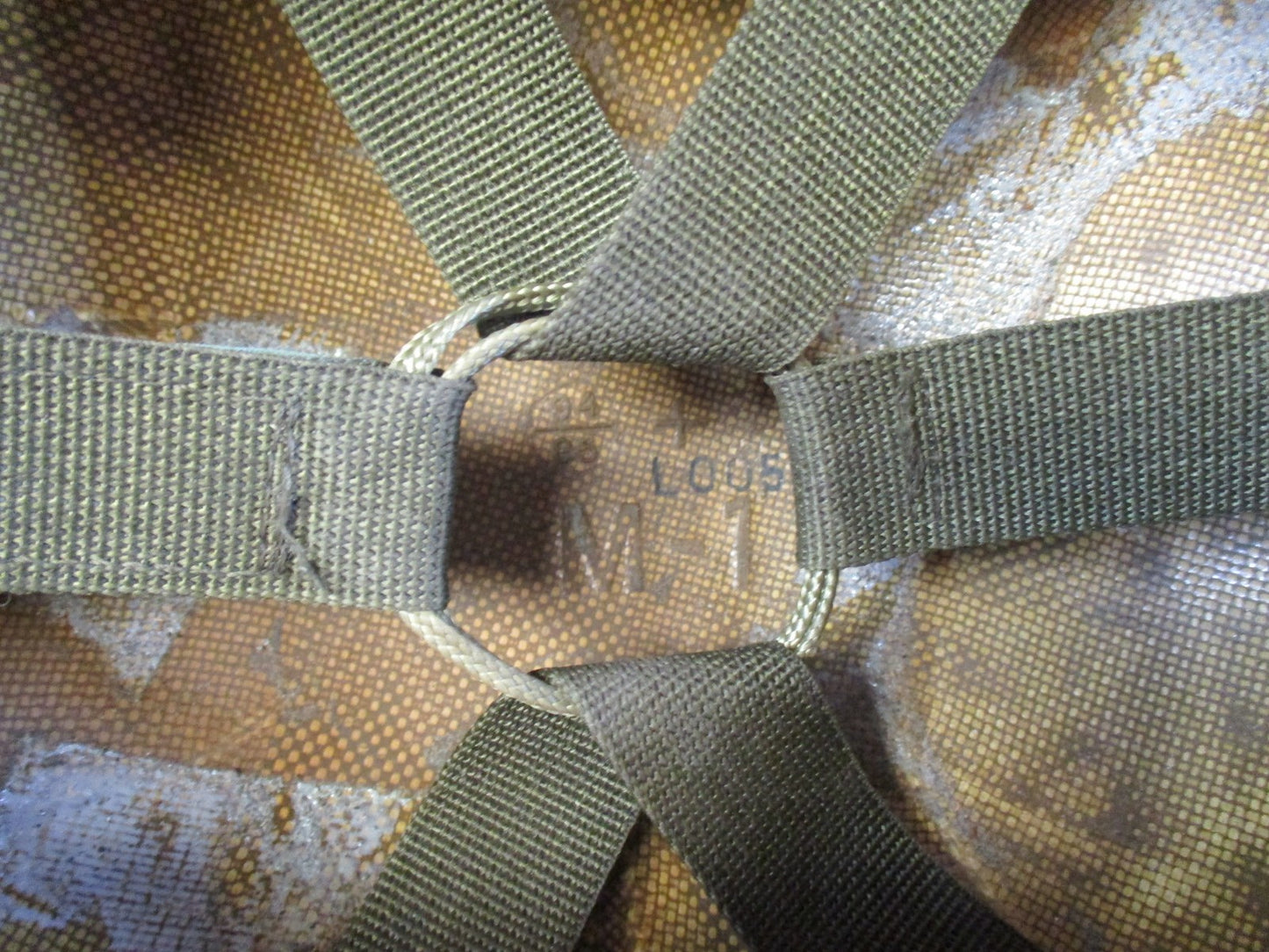 US Military PASGT Helmet medium Woodland Camo 4th Infantry Division Patch 8063