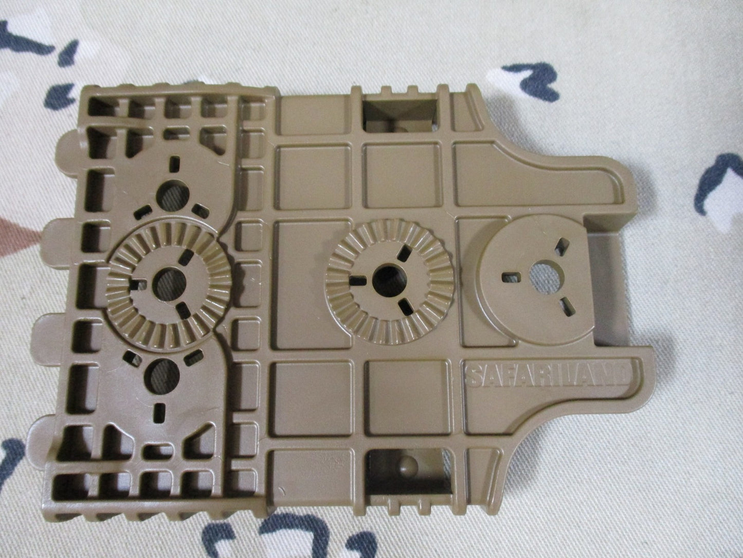 Safariland QLS 22 Receiver Plate Coyote Brown Holster Mounting System