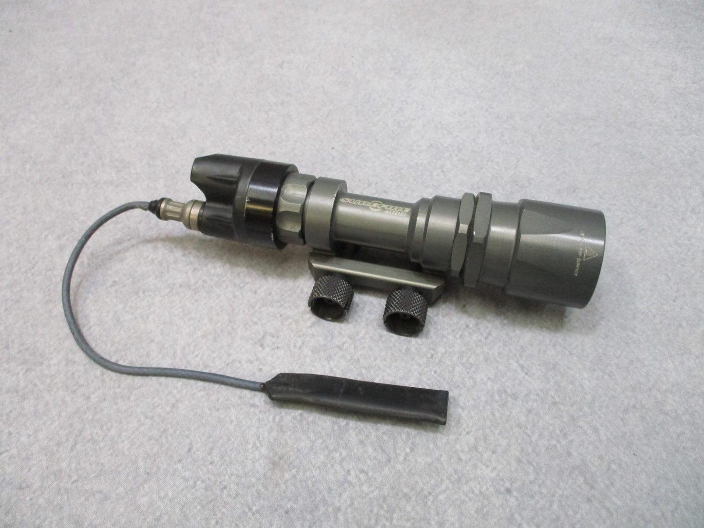 SUREFIRE MILLENNIUM UNIVERSAL WEAPONLIGHT RAIL MOUNT FLASHLIGHT M951 THUMB NUT