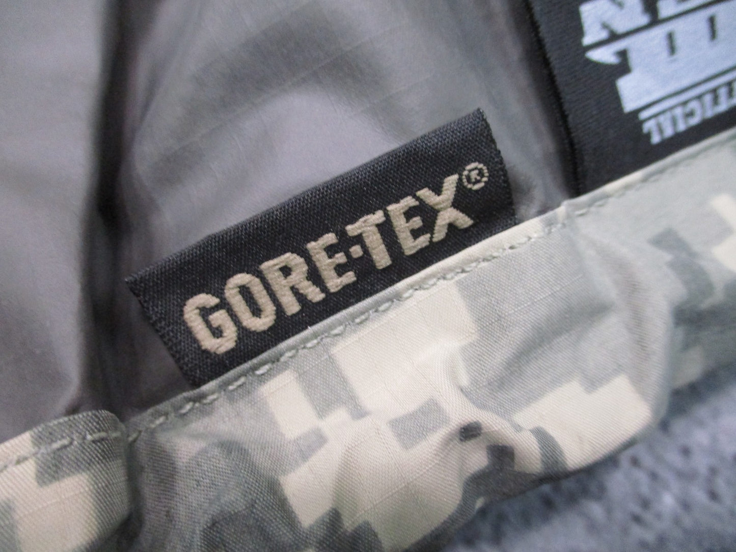 GEN III Level 6 Gore-Tex Parka ACU UCP Large Long Cold Wet Weather Jacket