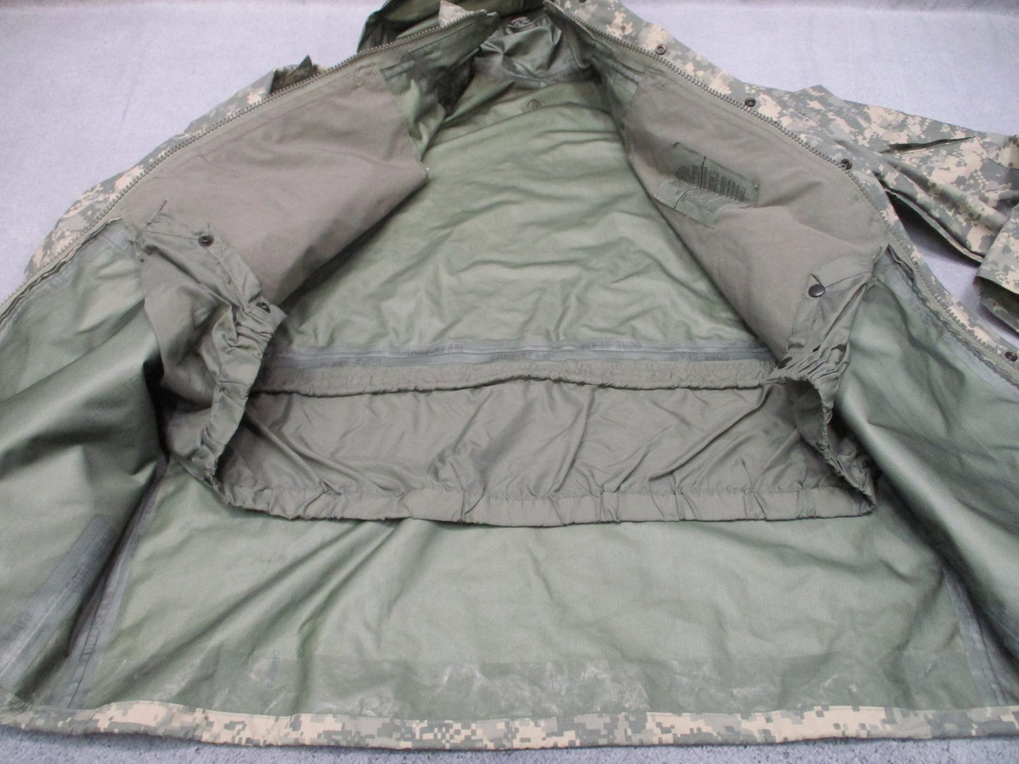 ARMY ISSUE UCP ACU DIGITAL GORE-TEX JACKET COLD/WET WEATHER PARKA MEDIUM/REGULAR