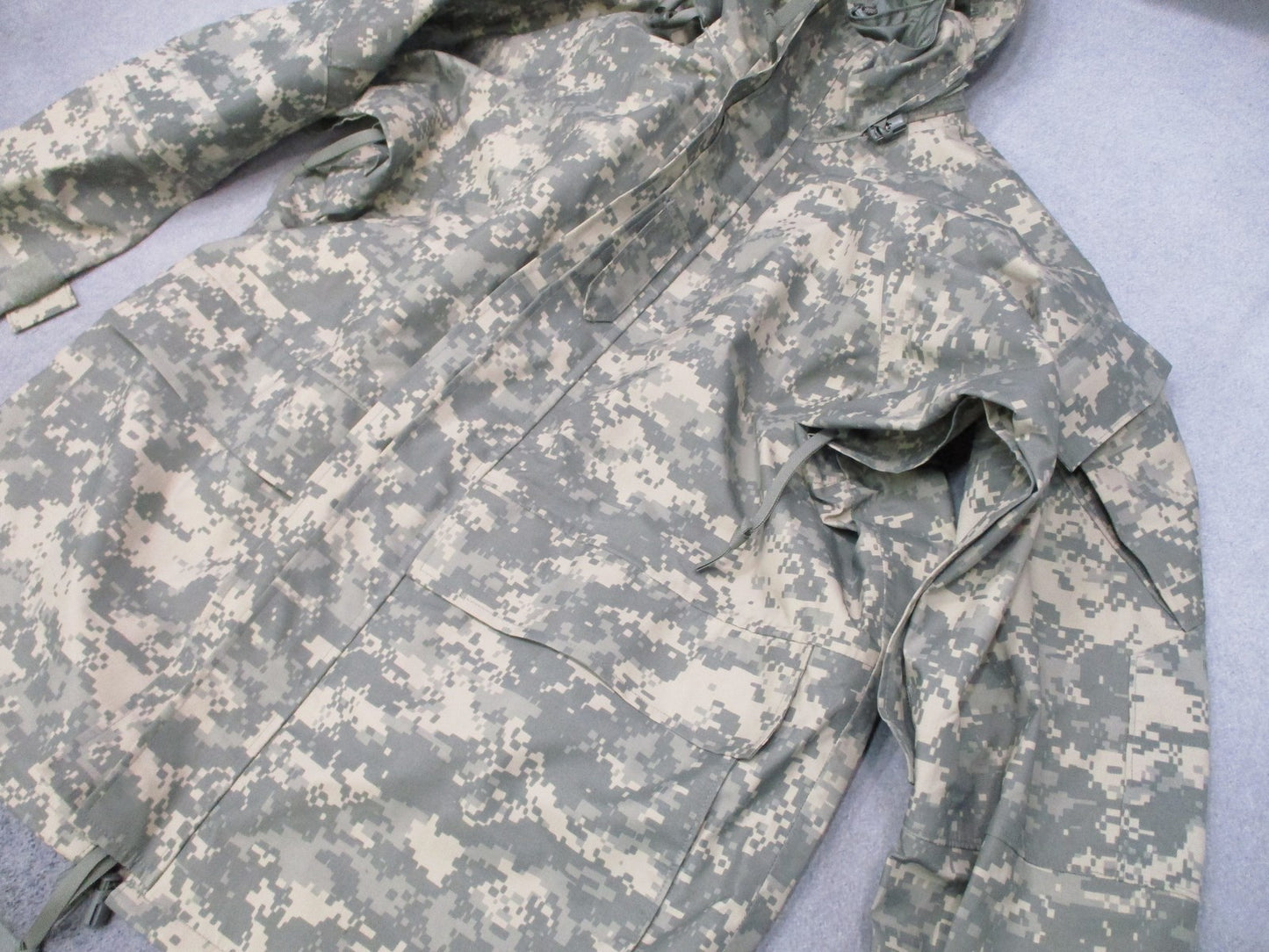 ARMY ISSUE UCP ACU DIGITAL GORE-TEX JACKET COLD/WET WEATHER PARKA MEDIUM/REGULAR