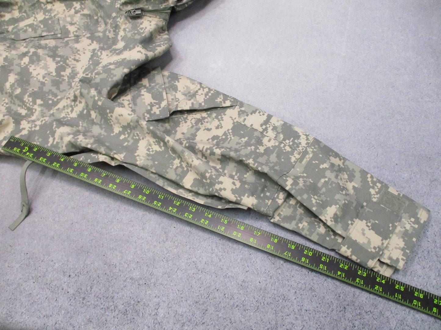 ARMY ISSUE UCP ACU DIGITAL GORE-TEX JACKET COLD/WET WEATHER PARKA MEDIUM/REGULAR