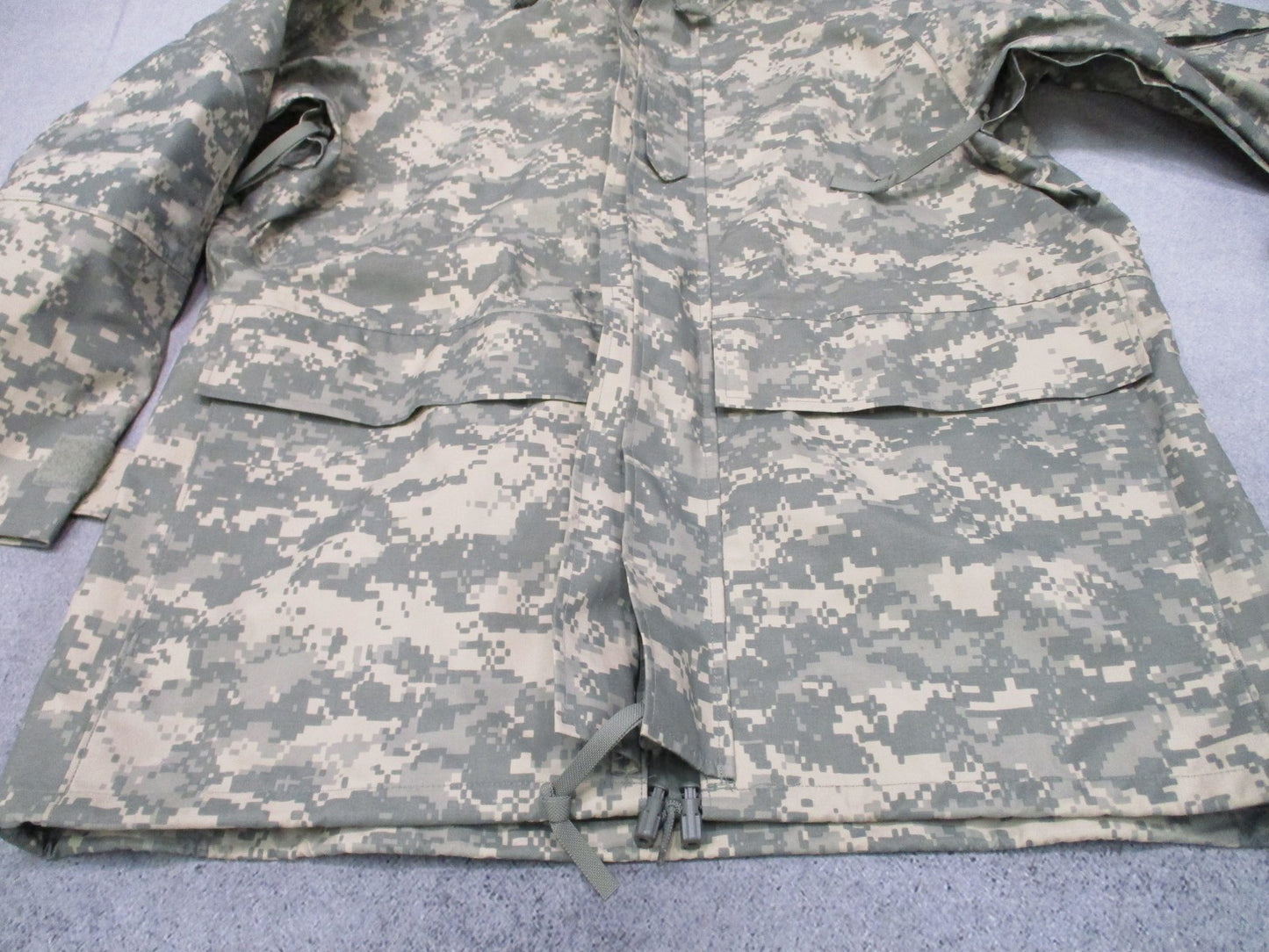 ARMY ISSUE UCP ACU DIGITAL GORE-TEX JACKET COLD/WET WEATHER PARKA MEDIUM/REGULAR