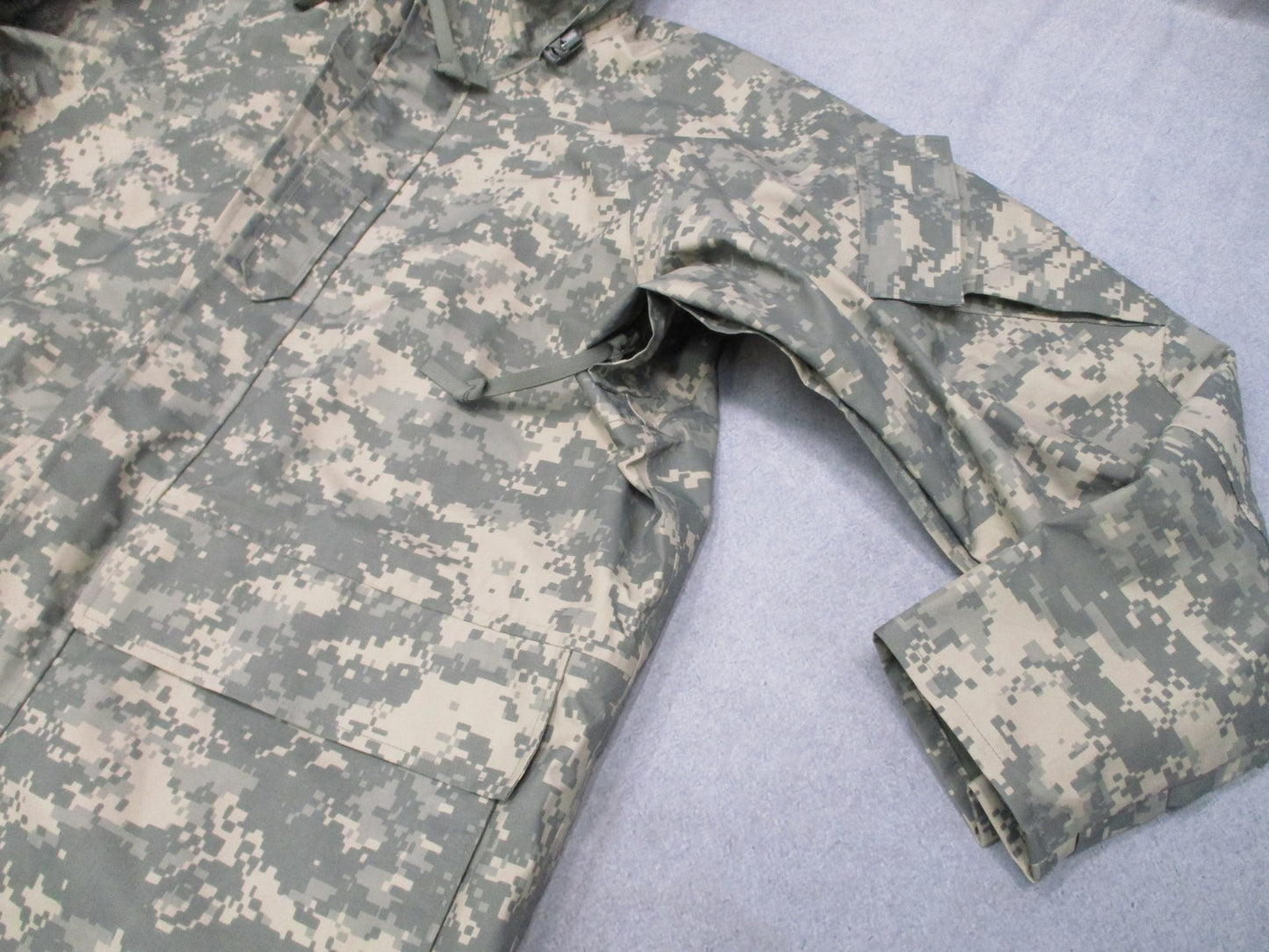 ARMY ISSUE UCP ACU DIGITAL GORE-TEX JACKET COLD/WET WEATHER PARKA MEDIUM/REGULAR