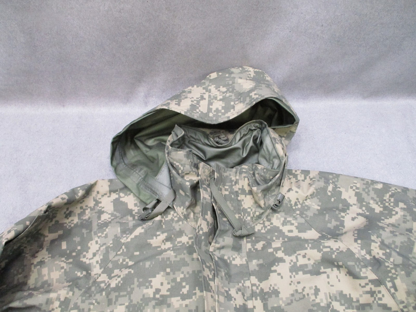 ARMY ISSUE UCP ACU DIGITAL GORE-TEX JACKET COLD/WET WEATHER PARKA MEDIUM/REGULAR