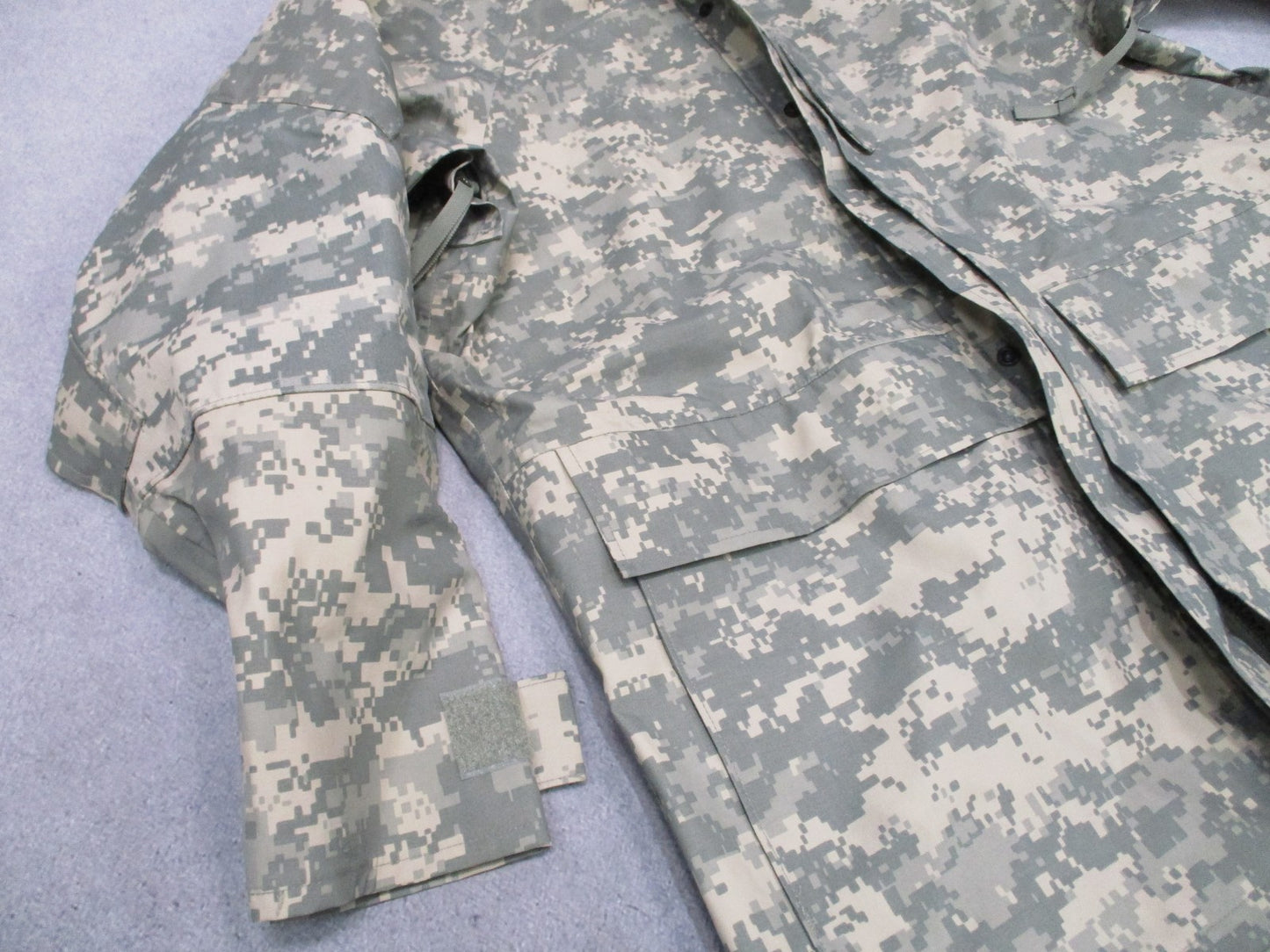 ARMY ISSUE UCP ACU DIGITAL GORE-TEX JACKET COLD/WET WEATHER PARKA MEDIUM/REGULAR
