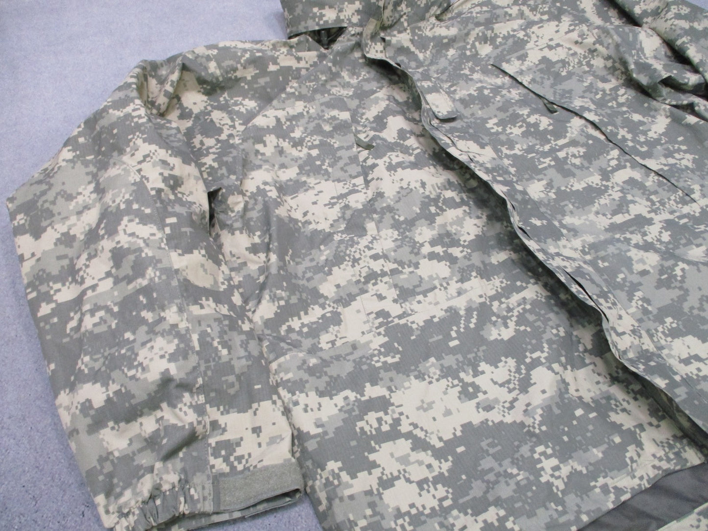 VGC ARMY ACU DIGITAL UCP GEN III LEVEL 6 COLD/WET JACKET MEDIUM/LONG GORE-TEX