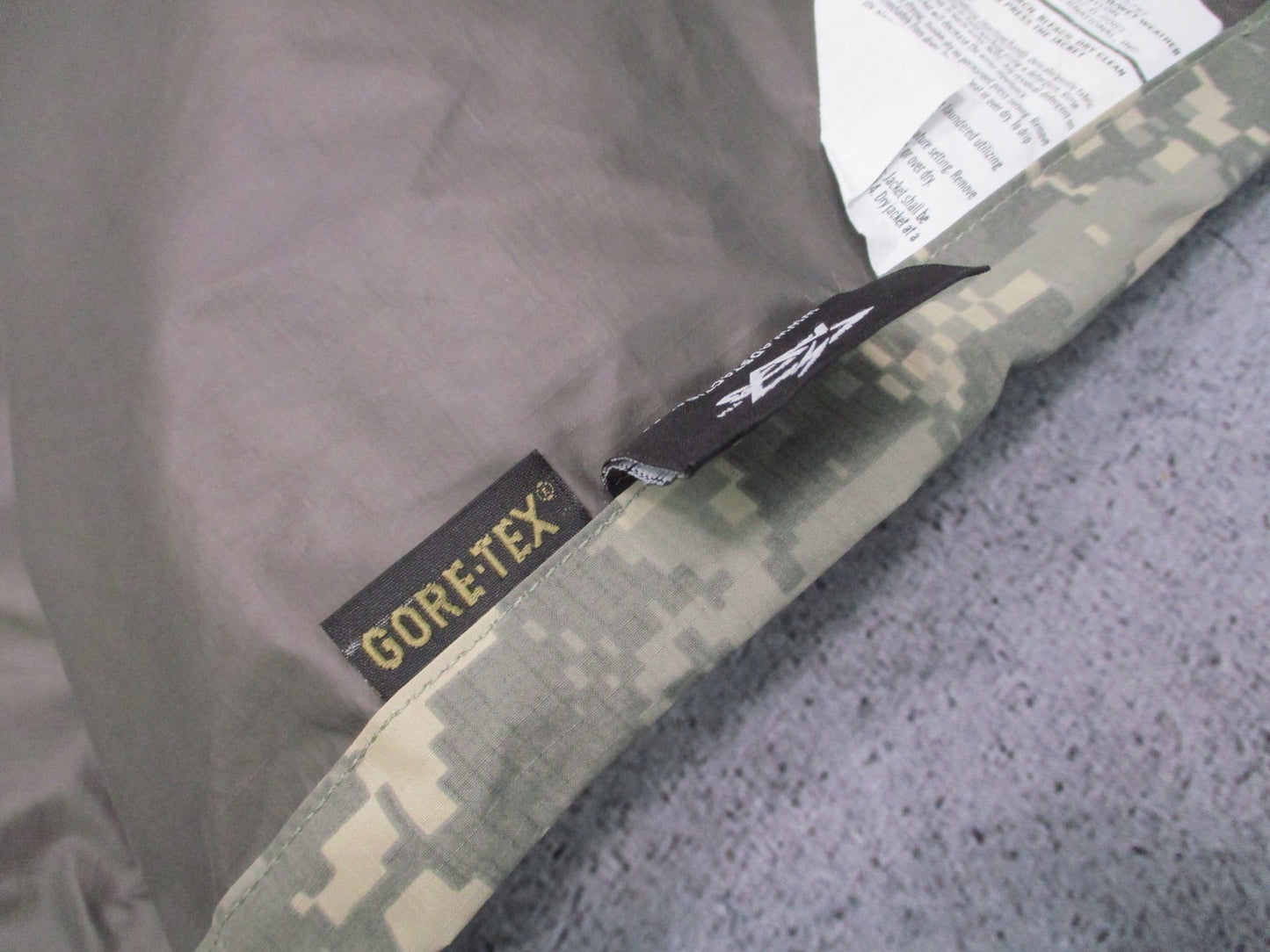 VGC ARMY ACU DIGITAL UCP GEN III LEVEL 6 COLD/WET JACKET MEDIUM/LONG GORE-TEX