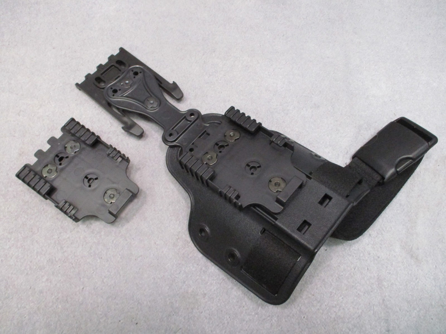 Safariland 6004UFA-SP6 Drop Leg Shroud QLS 22 568BL Paddle 745BL Clip Black
