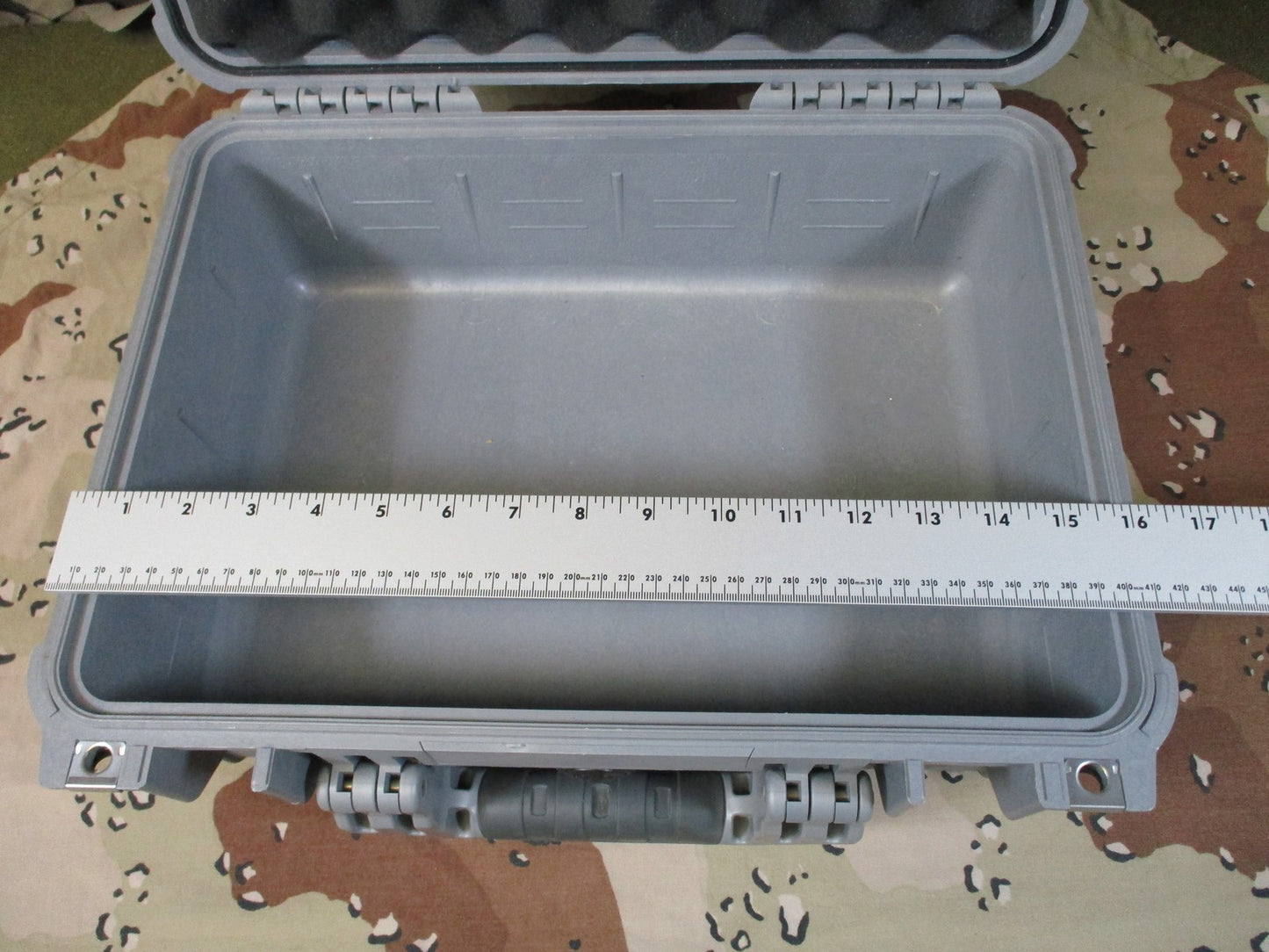 Pelican 1450 Hard Case Watertight Protective Equipment Case - Gray