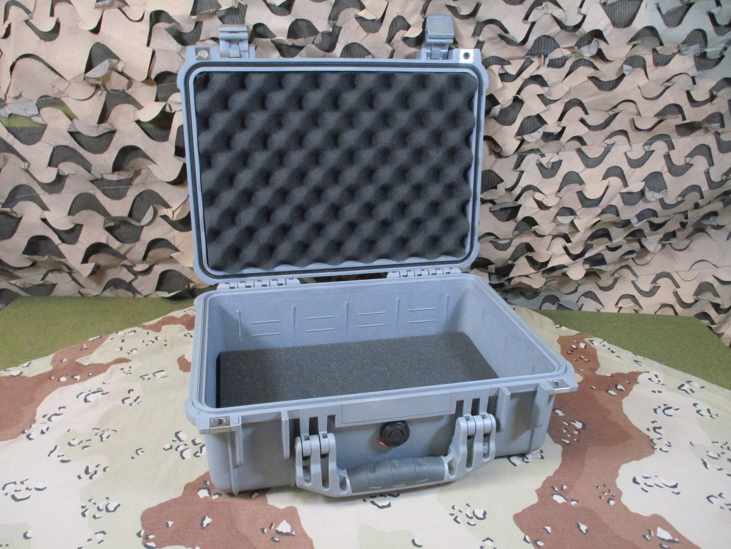 Pelican 1450 Hard Case Watertight Protective Equipment Case - Gray