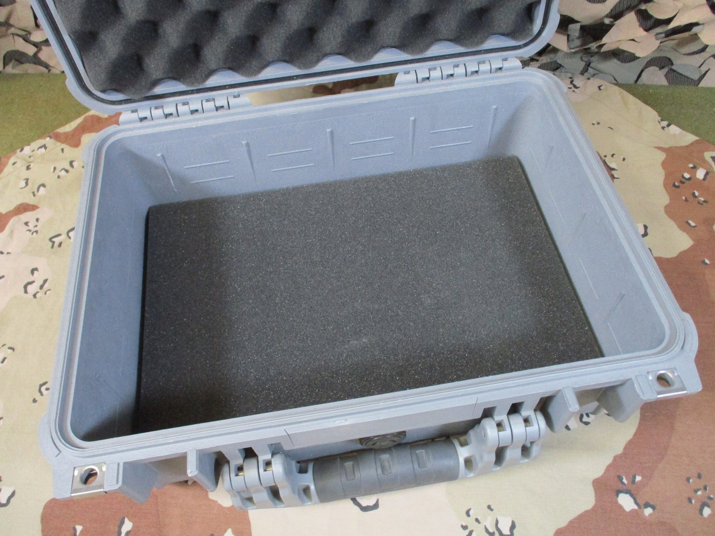 Pelican 1450 Hard Case Watertight Protective Equipment Case - Gray