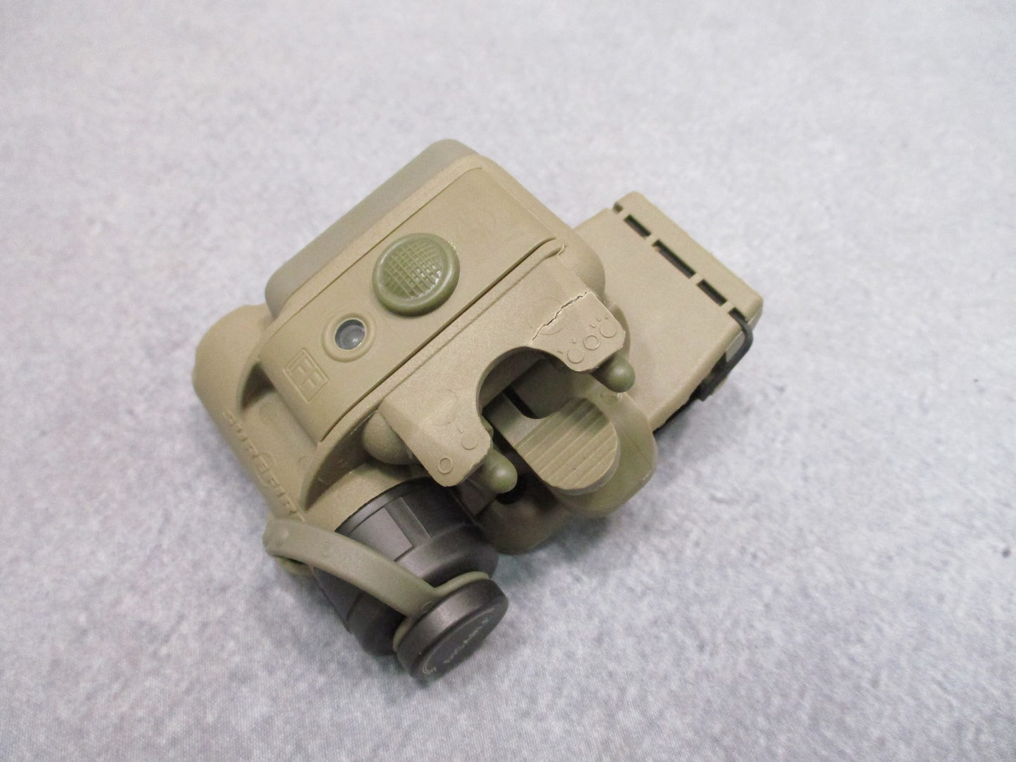 DAMAGE TAN SUREFIRE HELMET LIGHT WHITE/RED - IR STROBE ACH/MICH MOUNT HL1-C-TN