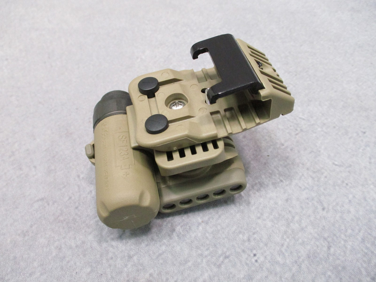 DAMAGE TAN SUREFIRE HELMET LIGHT WHITE/RED - IR STROBE ACH/MICH MOUNT HL1-C-TN