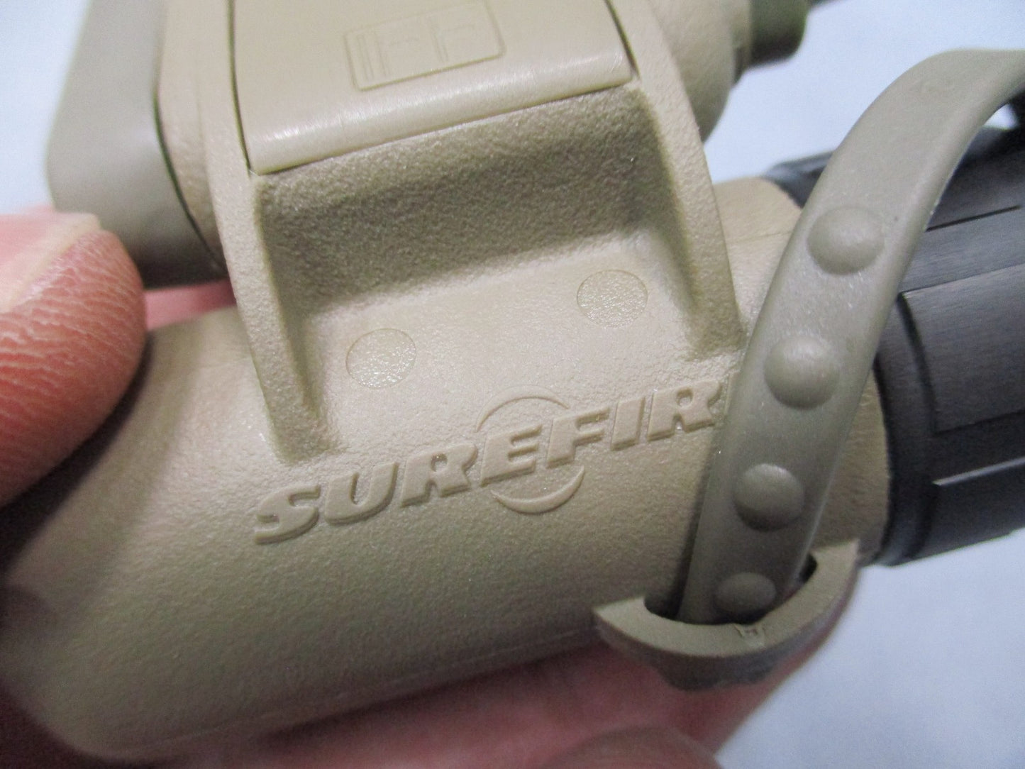 DAMAGE TAN SUREFIRE HELMET LIGHT WHITE/RED - IR STROBE ACH/MICH MOUNT HL1-C-TN