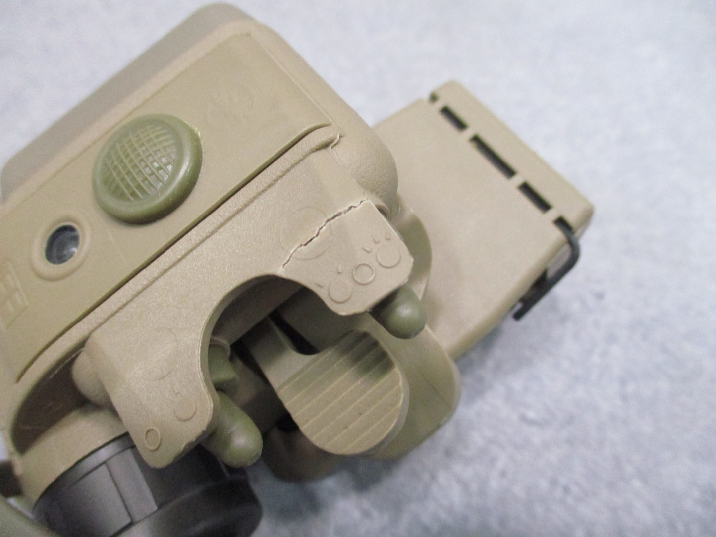 DAMAGE TAN SUREFIRE HELMET LIGHT WHITE/RED - IR STROBE ACH/MICH MOUNT HL1-C-TN